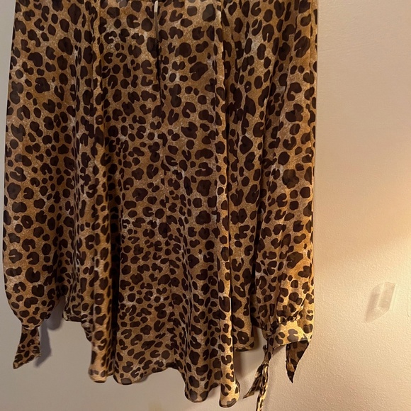LaROK Leopard Embellished Ruffled V Neckline Tunic - Size M - Picture 10 of 12